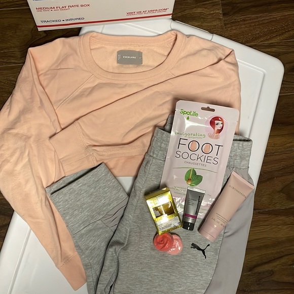 Everlane Other - Mommy Me Time Box !
